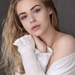 lily coliins Profile Picture